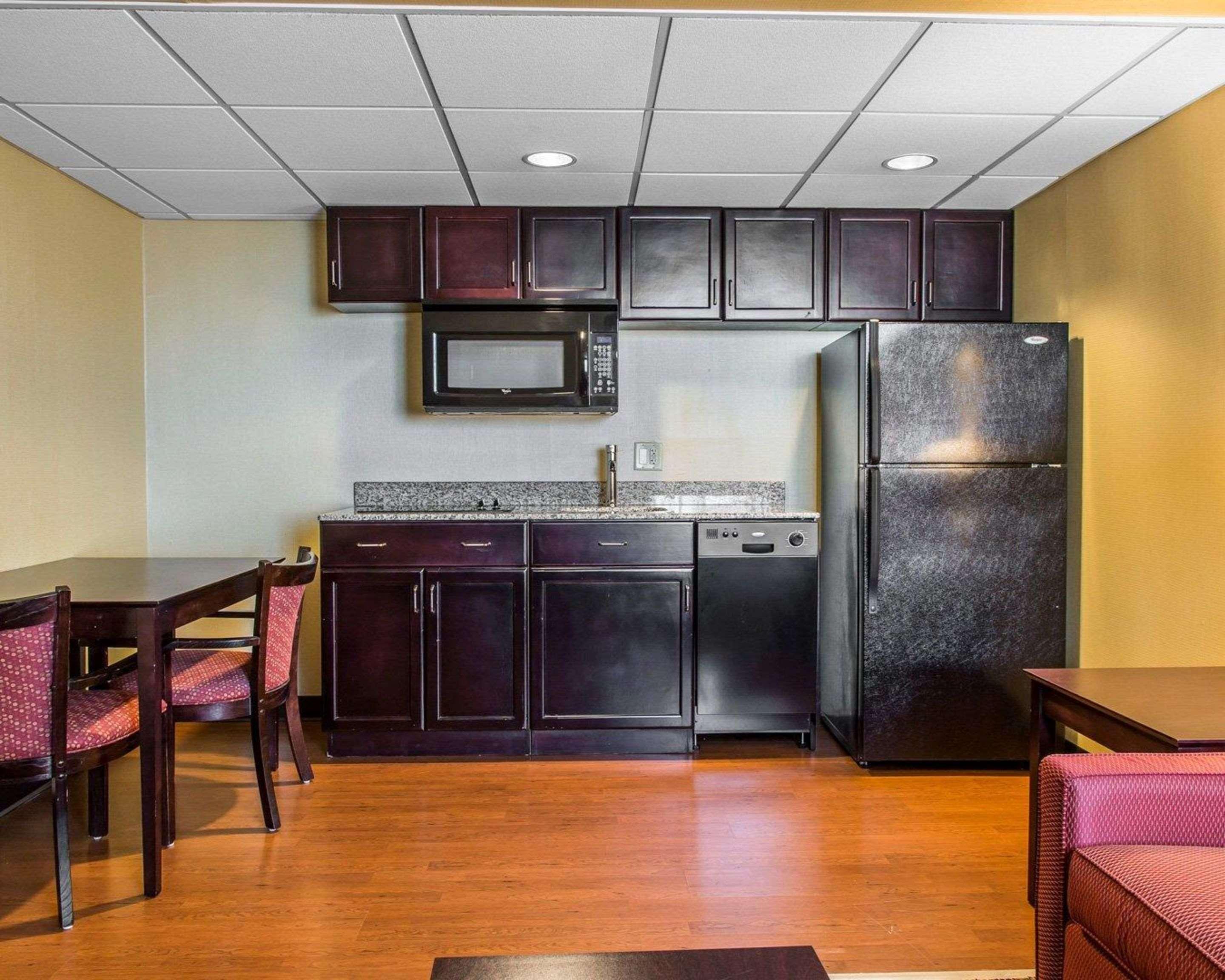 Comfort Inn & Suites East Hartford - Hartford Exterior photo
