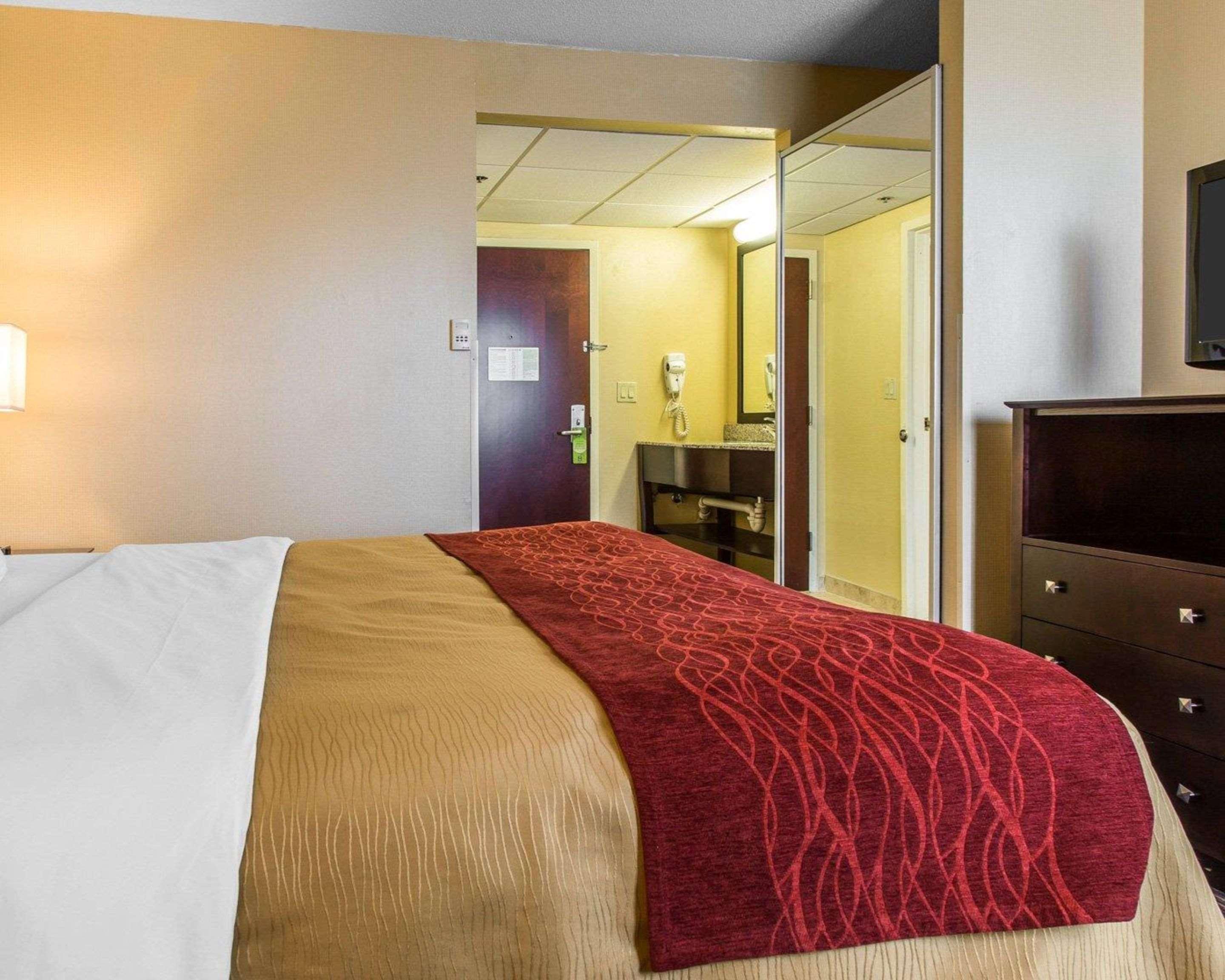 Comfort Inn & Suites East Hartford - Hartford Exterior photo