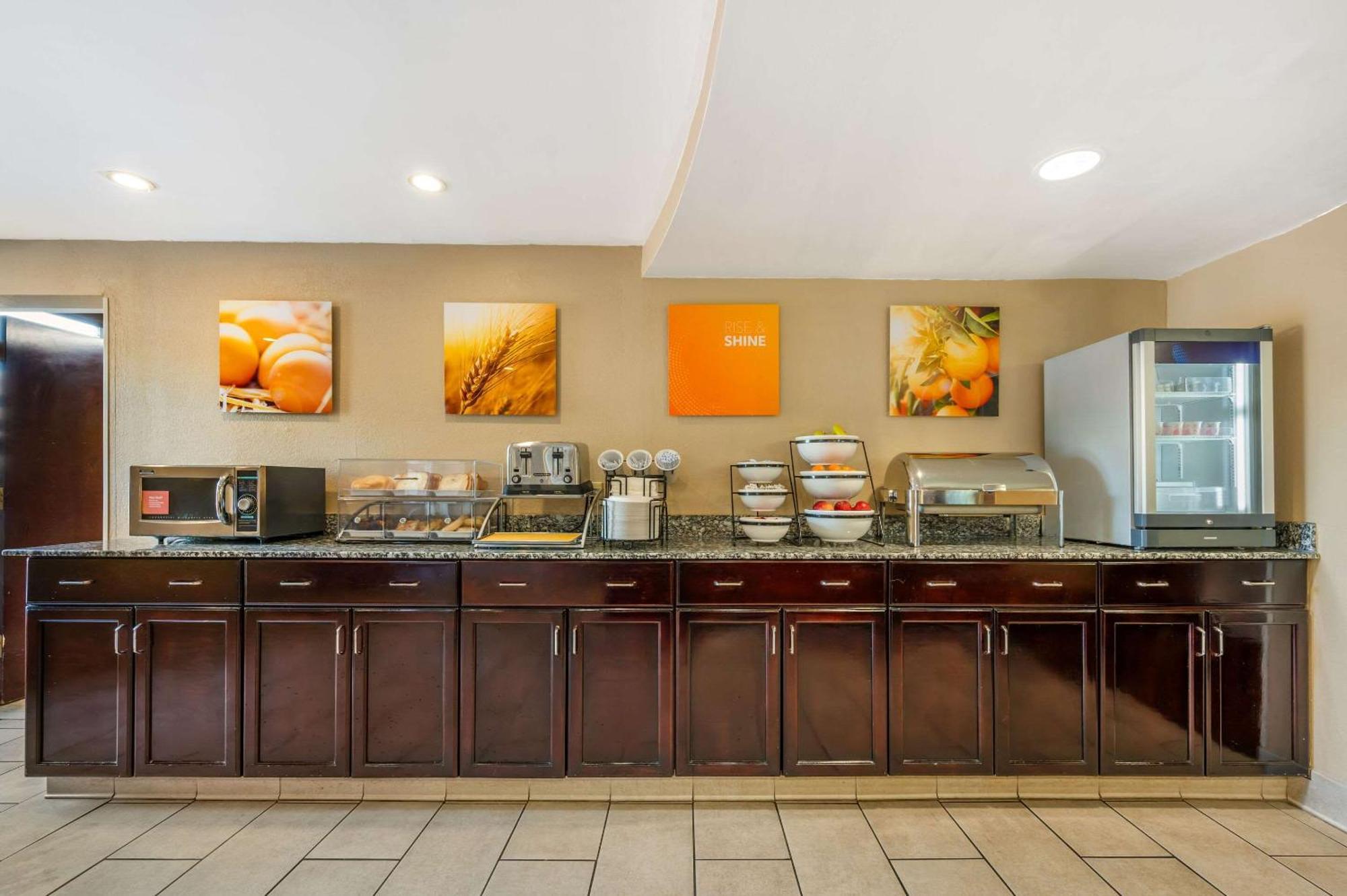 Comfort Inn & Suites East Hartford - Hartford Exterior photo