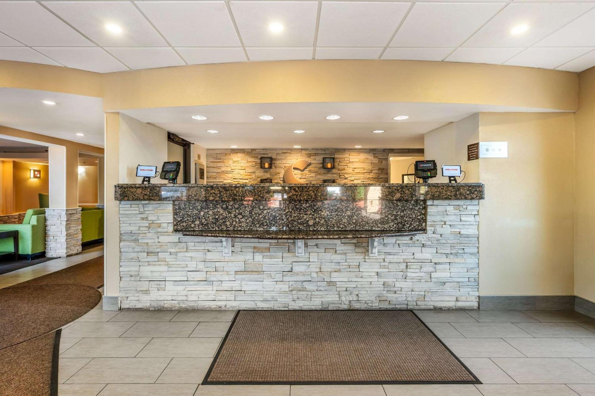 Comfort Inn & Suites East Hartford - Hartford Exterior photo