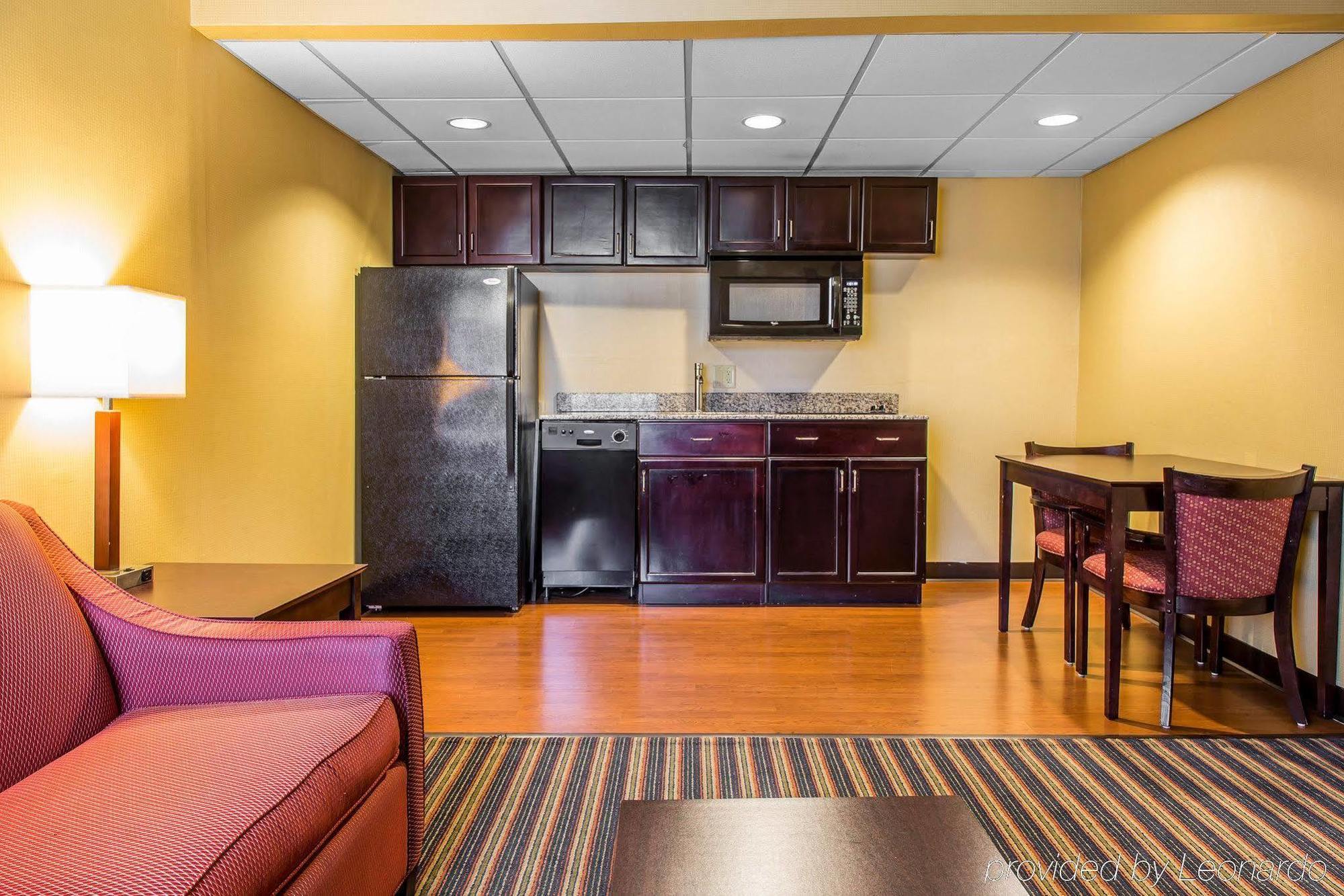 Comfort Inn & Suites East Hartford - Hartford Exterior photo
